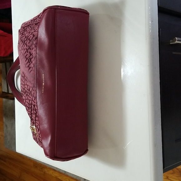 Tommy Hilfiger Tote - Picture 5 of 9